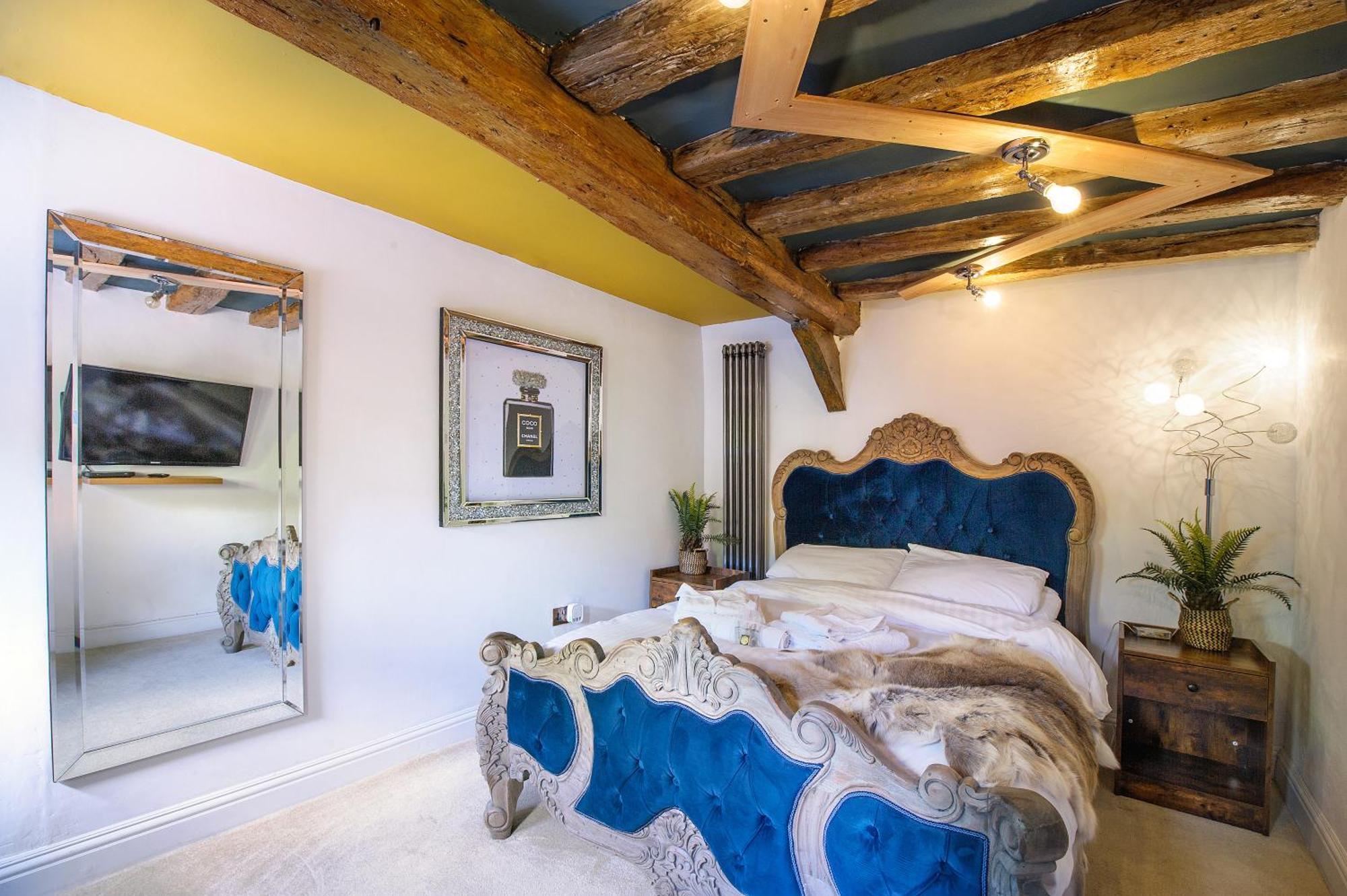 Huge Deluxe 600 Year Old Essex Manor, Hot Tub, Cinema Room, Sky Tv سافرون والدن المظهر الخارجي الصورة