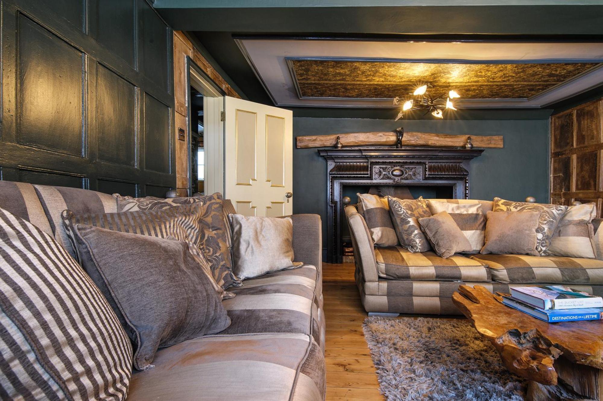 Huge Deluxe 600 Year Old Essex Manor, Hot Tub, Cinema Room, Sky Tv سافرون والدن المظهر الخارجي الصورة