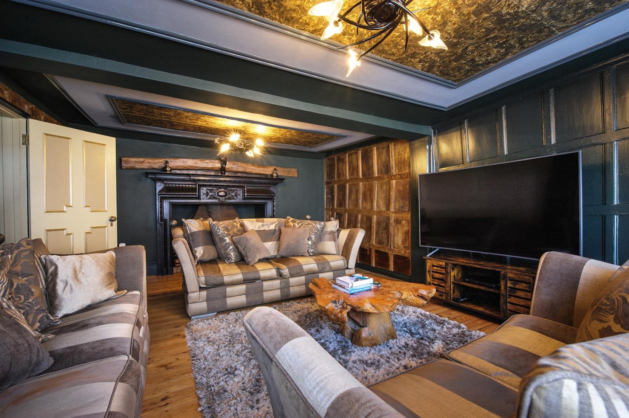 Huge Deluxe 600 Year Old Essex Manor, Hot Tub, Cinema Room, Sky Tv سافرون والدن المظهر الخارجي الصورة