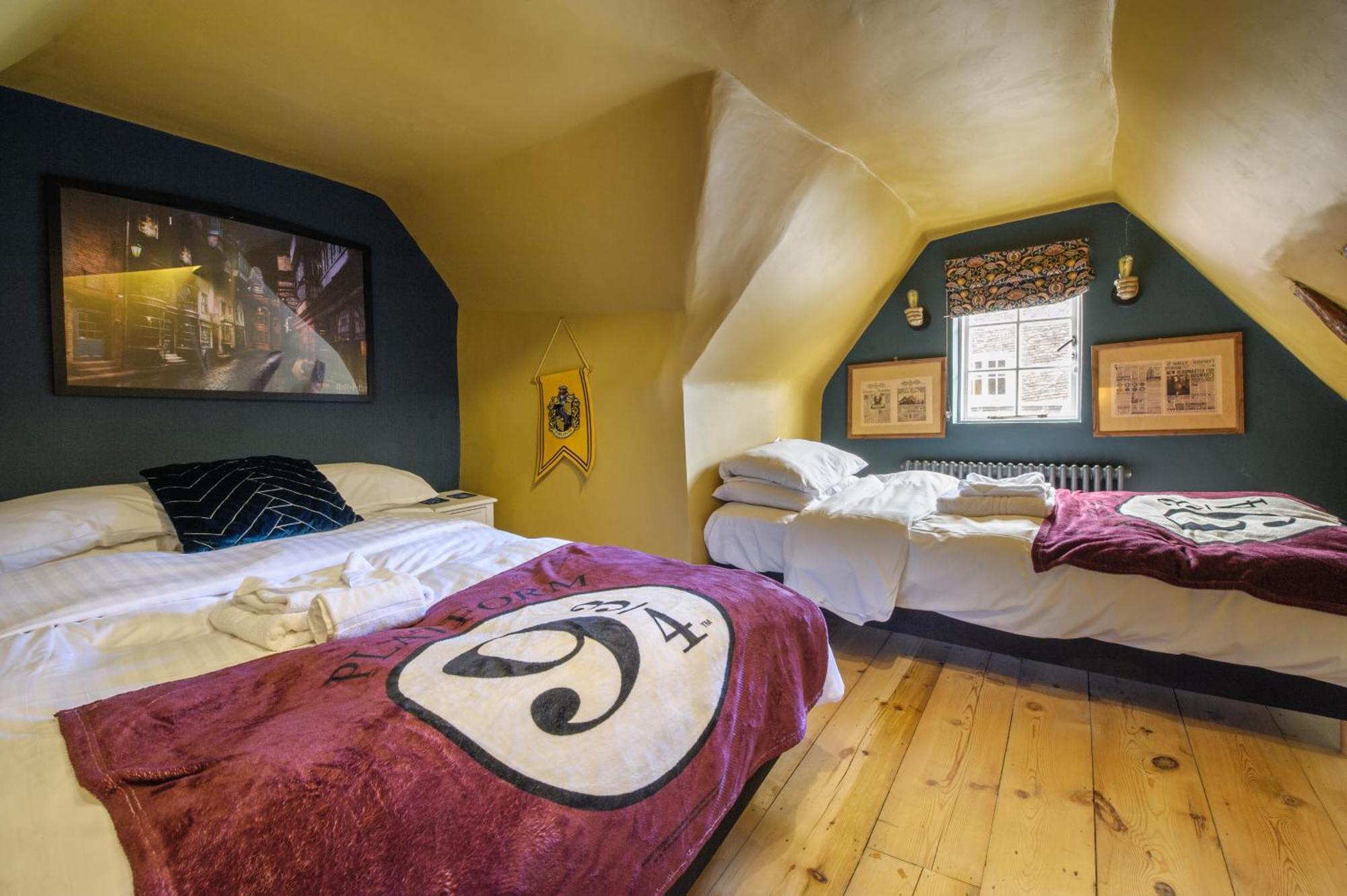 Huge Deluxe 600 Year Old Essex Manor, Hot Tub, Cinema Room, Sky Tv سافرون والدن المظهر الخارجي الصورة
