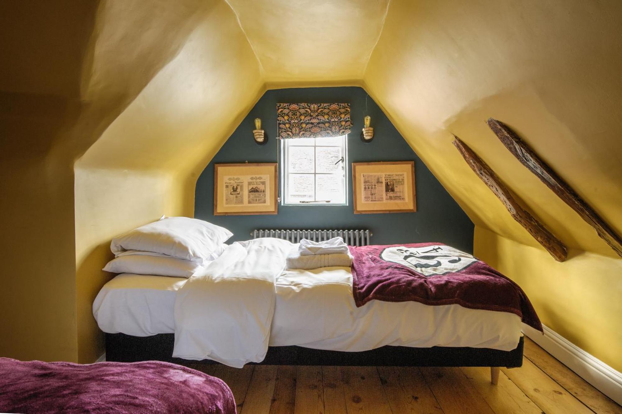 Huge Deluxe 600 Year Old Essex Manor, Hot Tub, Cinema Room, Sky Tv سافرون والدن المظهر الخارجي الصورة