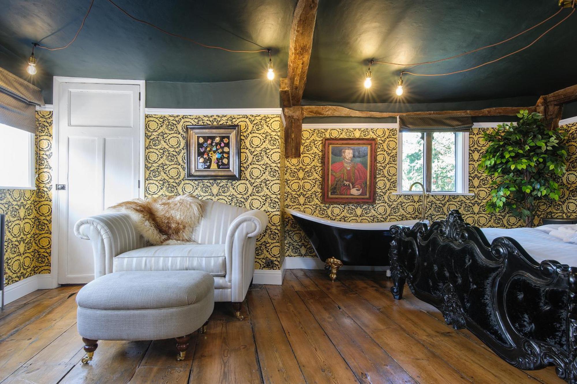 Huge Deluxe 600 Year Old Essex Manor, Hot Tub, Cinema Room, Sky Tv سافرون والدن المظهر الخارجي الصورة