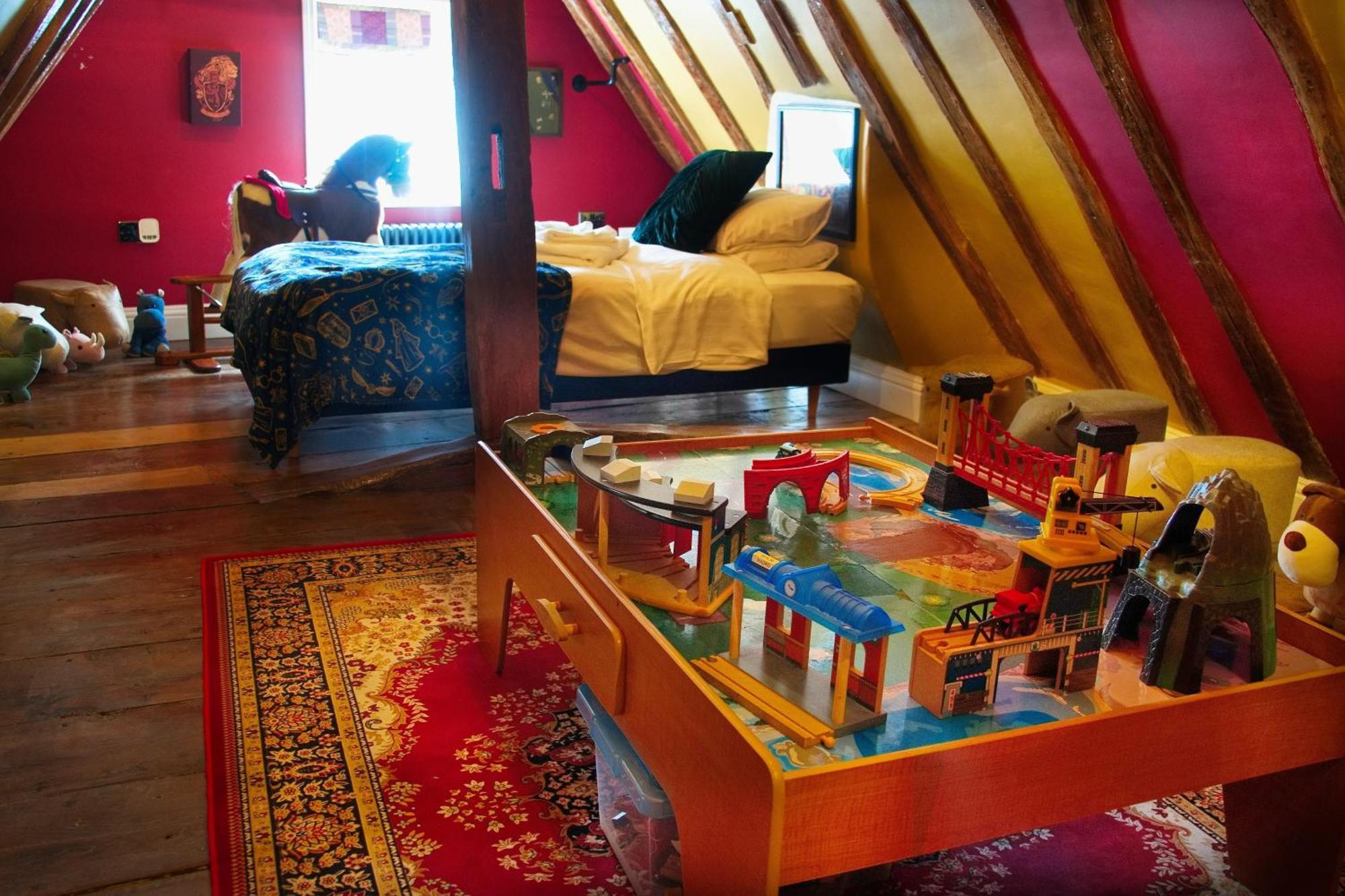 Huge Deluxe 600 Year Old Essex Manor, Hot Tub, Cinema Room, Sky Tv سافرون والدن المظهر الخارجي الصورة