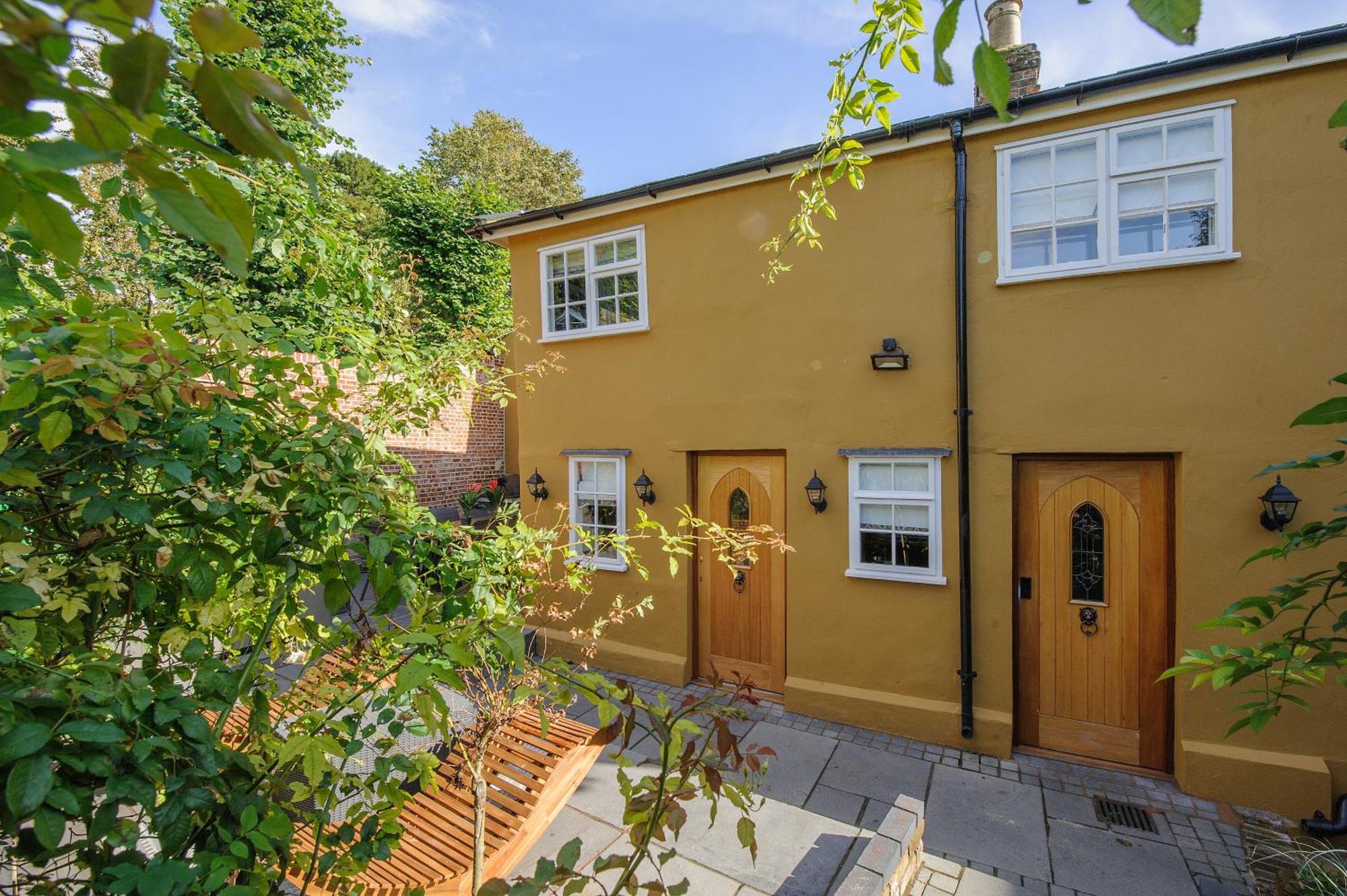 Huge Deluxe 600 Year Old Essex Manor, Hot Tub, Cinema Room, Sky Tv سافرون والدن المظهر الخارجي الصورة