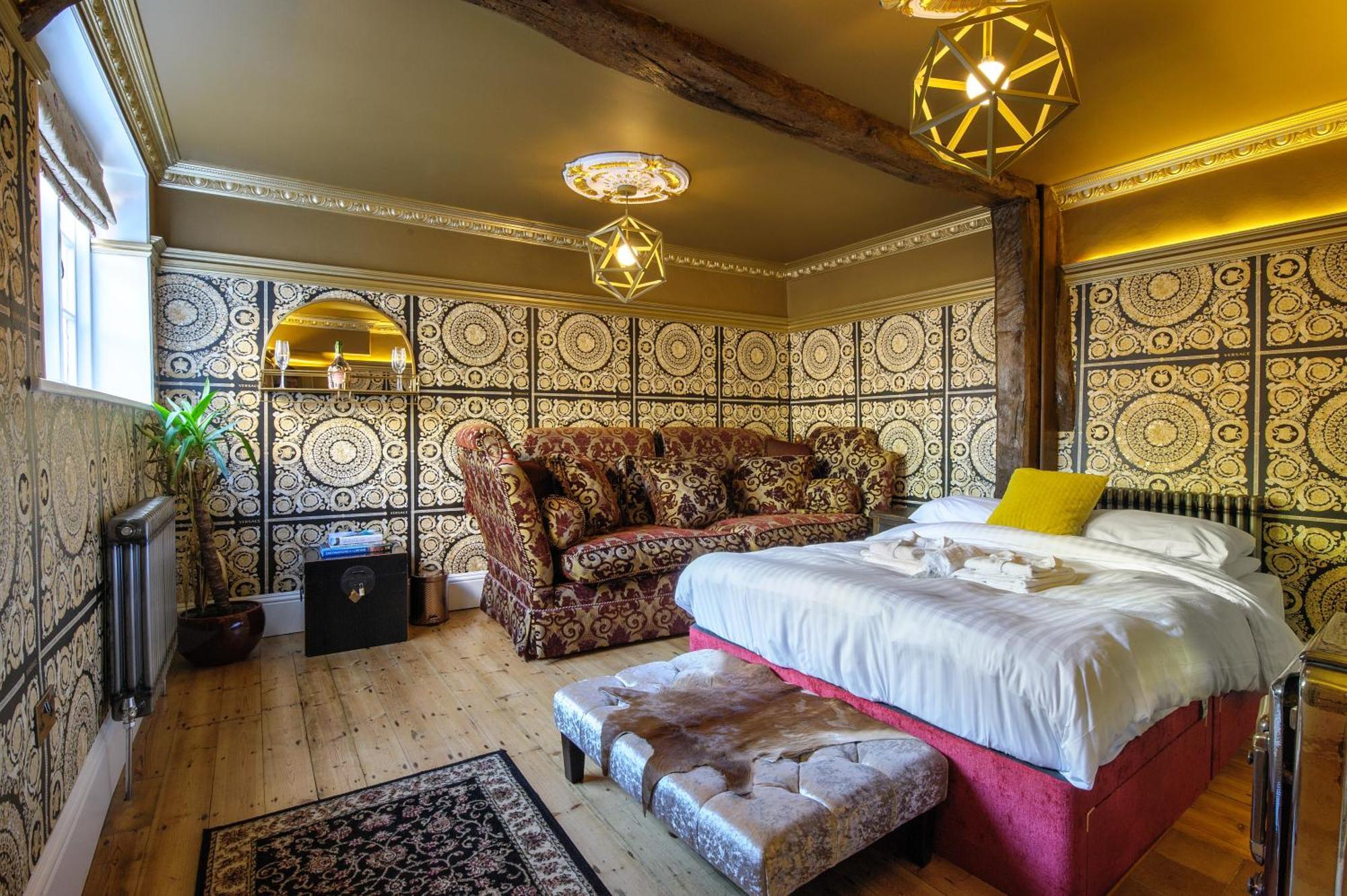 Huge Deluxe 600 Year Old Essex Manor, Hot Tub, Cinema Room, Sky Tv سافرون والدن المظهر الخارجي الصورة
