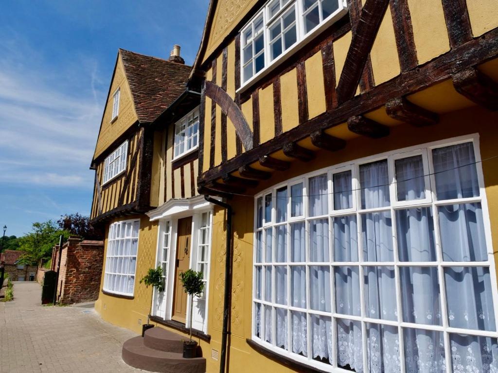 Huge Deluxe 600 Year Old Essex Manor, Hot Tub, Cinema Room, Sky Tv سافرون والدن المظهر الخارجي الصورة