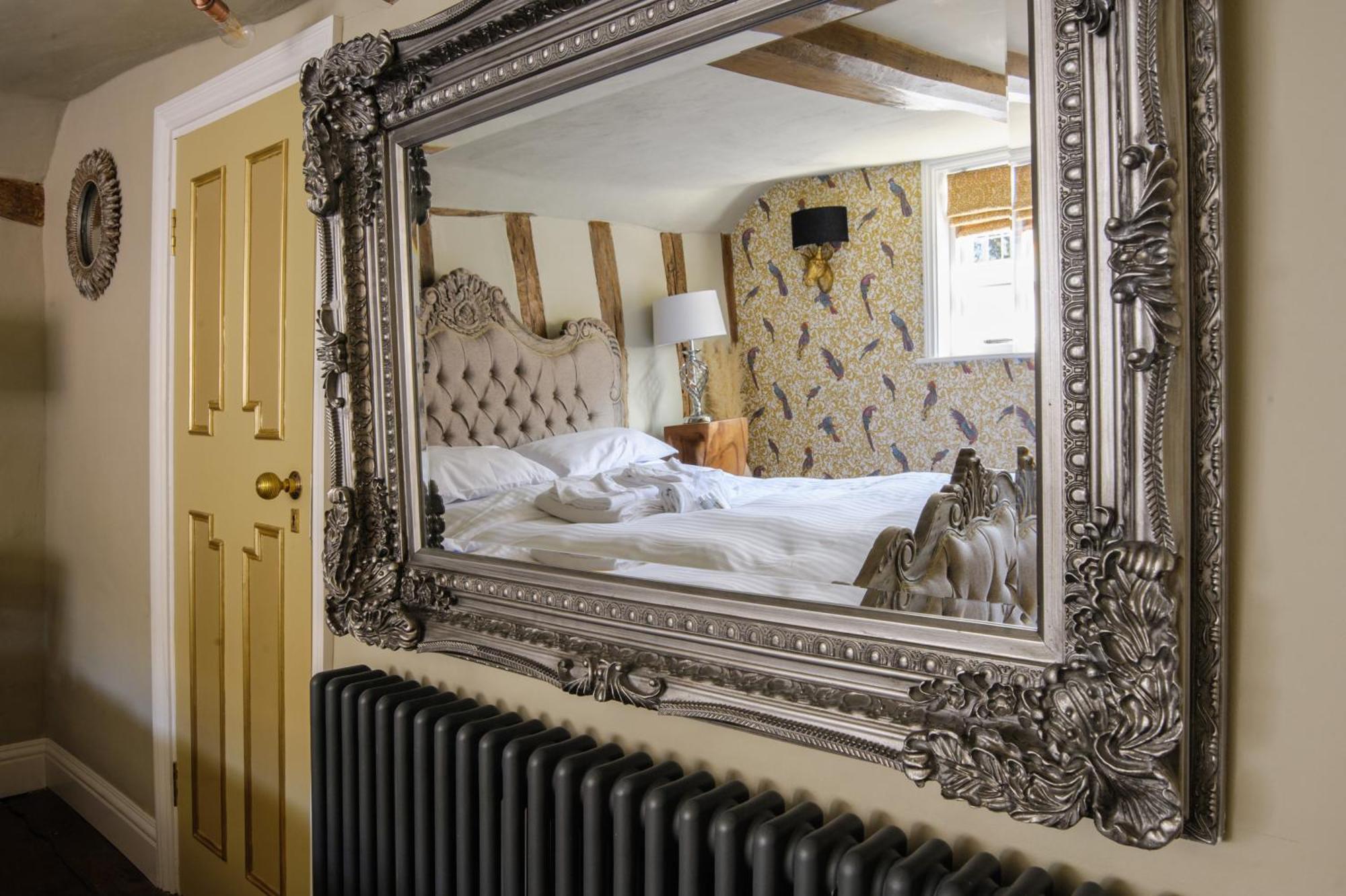 Huge Deluxe 600 Year Old Essex Manor, Hot Tub, Cinema Room, Sky Tv سافرون والدن المظهر الخارجي الصورة